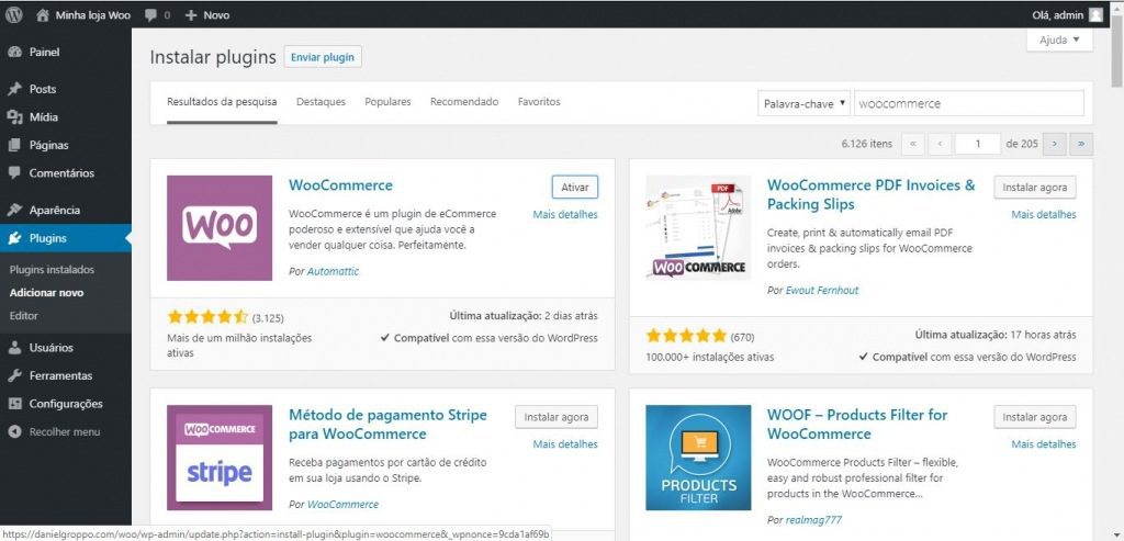 Imagem exibe painel administrativo do WordPress na seção de instalação de plugins. O plugin do Woocommerce está sendo ativado.